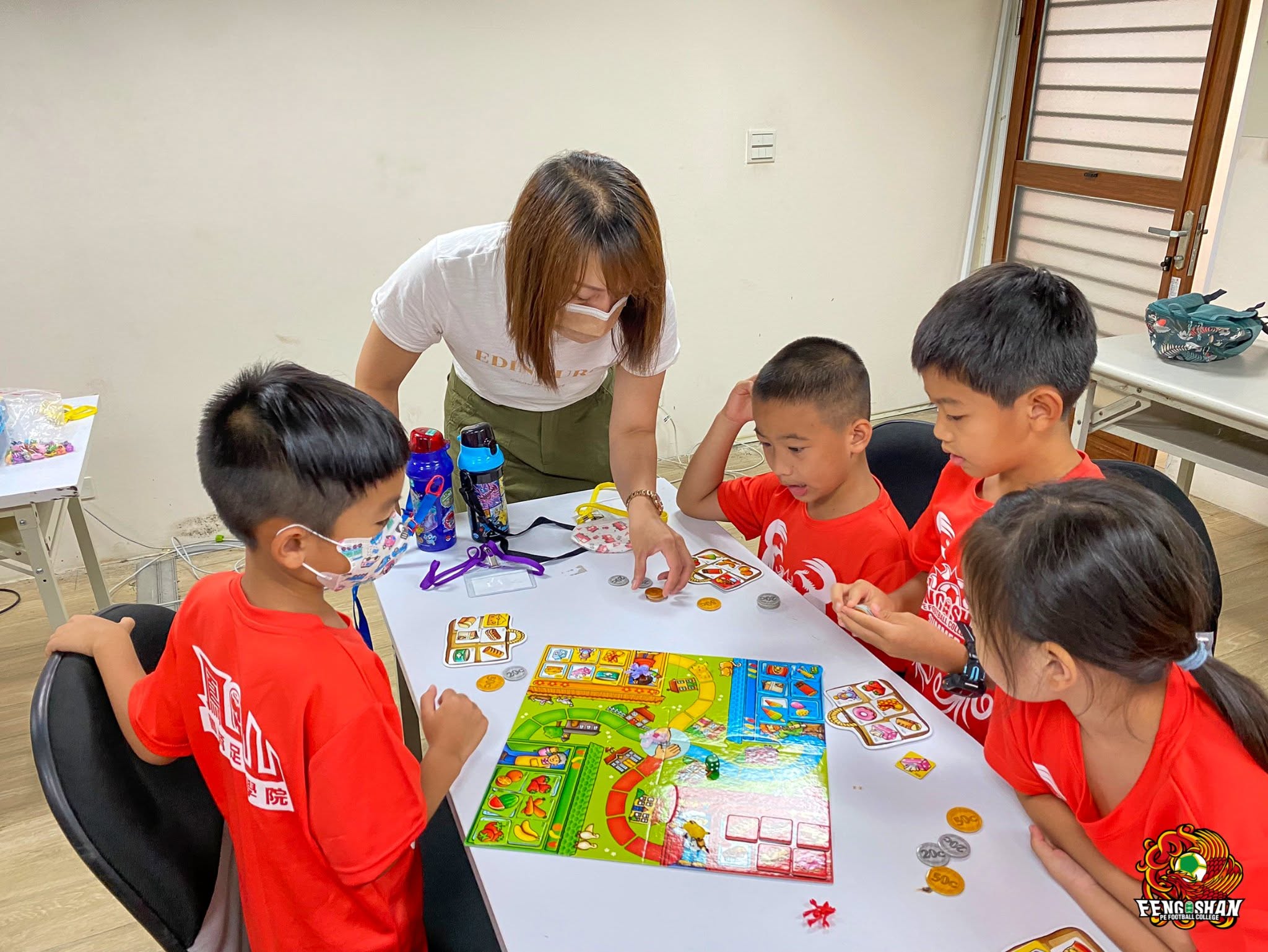 孩子參加冬夏令營創意課程