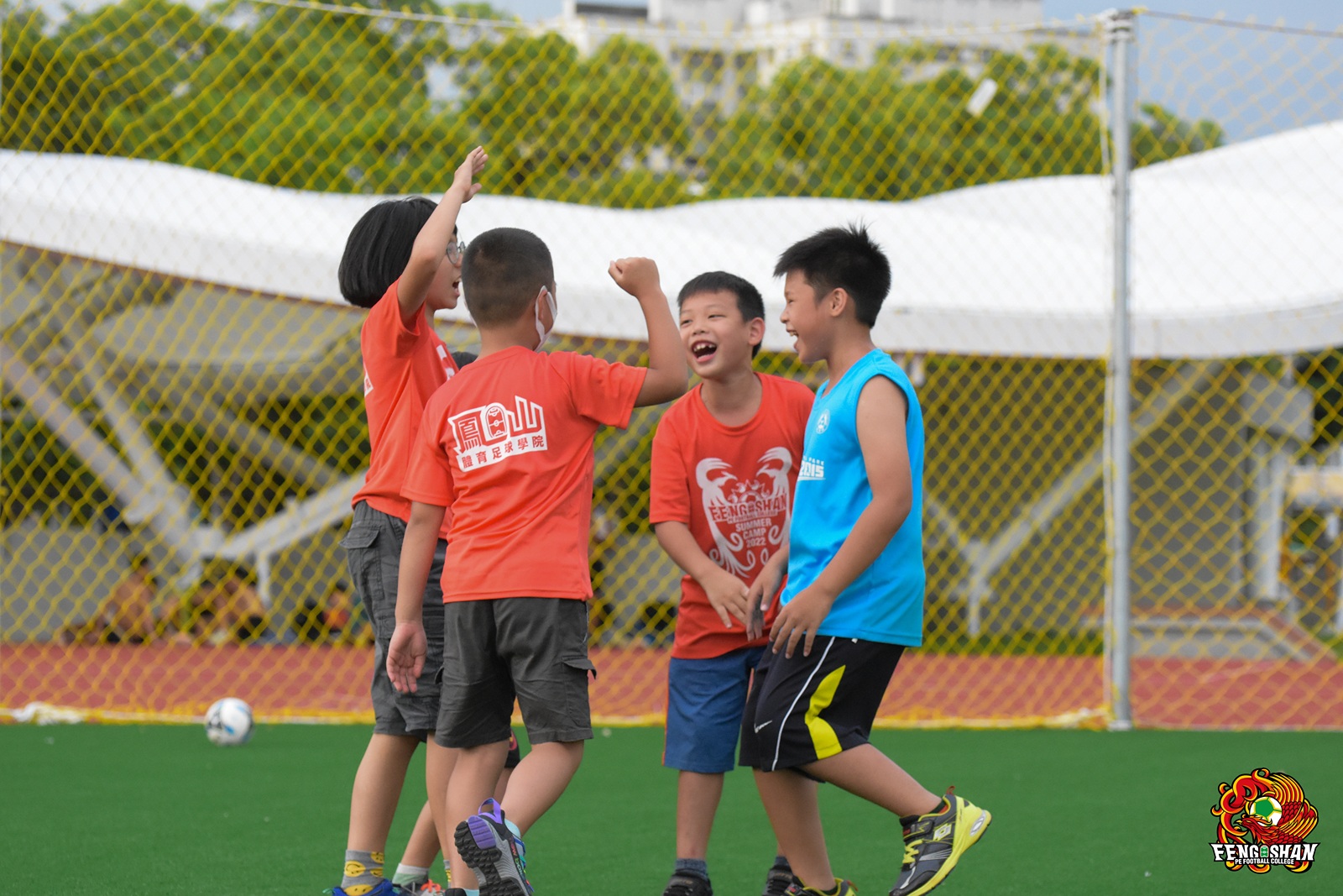 孩子參加冬夏令營團體活動